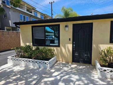 Main picture of 2033 Anaheim Ave