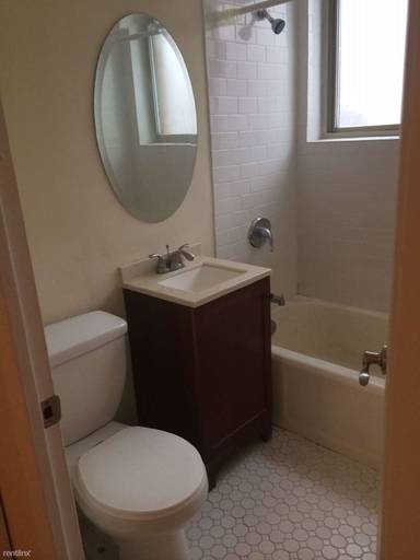 Main picture of 6833 N Oakley Ave
