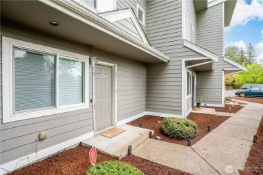 Main picture of 5863 Cedar St