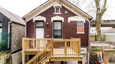 Main picture of 2235 W Cullerton St