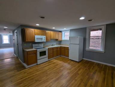 Main picture of 2 Front St