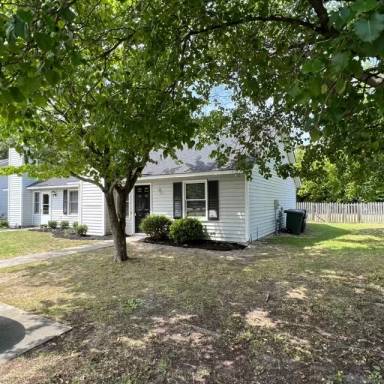 Main picture of 2123 E 4th St