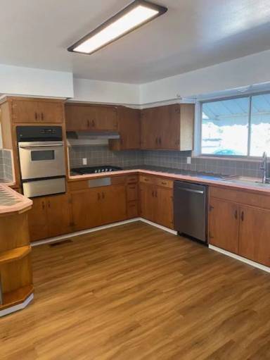 Main picture of 1703 Ridge Dr