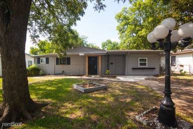 Main picture of 3022 Shorewood Dr