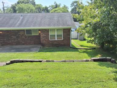 Main picture of 120 Academy Ln