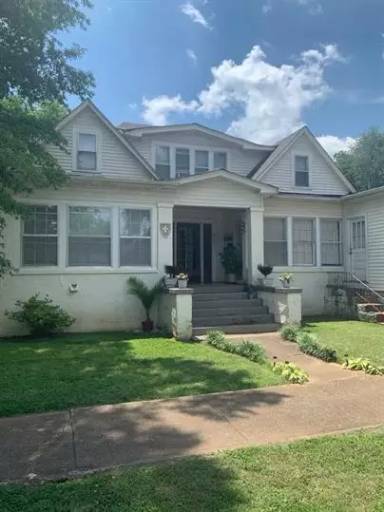 Main picture of 419 Barnes St