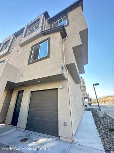 Main picture of 2999 Silver River Ln