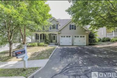 Main picture of 2 Blackstone Ct