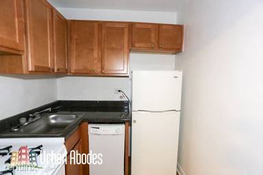 Main picture of 711 W Belmont Ave