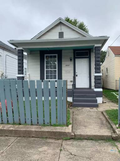 Main picture of 2819 Slevin St