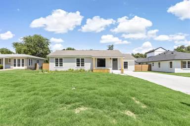 Main picture of 722 Mary Lake Dr