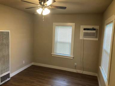Main picture of 125 College St