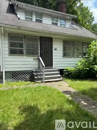Main picture of 745 Noble Ave