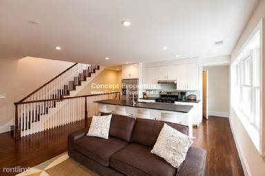 Main picture of 14 E Springfield St