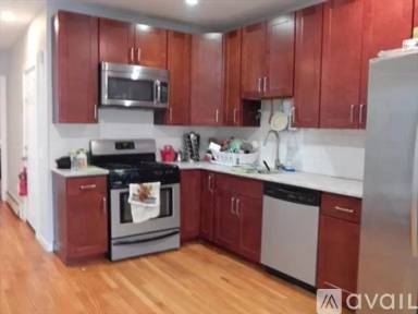 Main picture of 345 Meridian St
