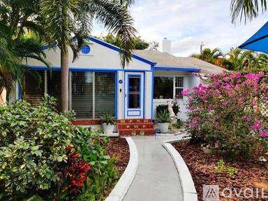 Main picture of 519 N Lakeside Dr
