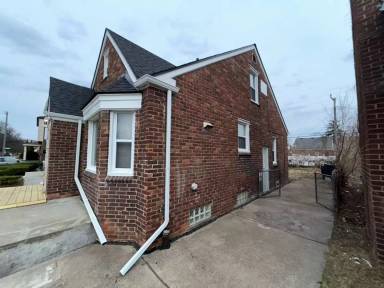 Main picture of 18292 Mendota St