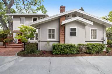 Main picture of 1930 Waverley St