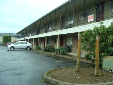 Main picture of 8402 NE 8th Way