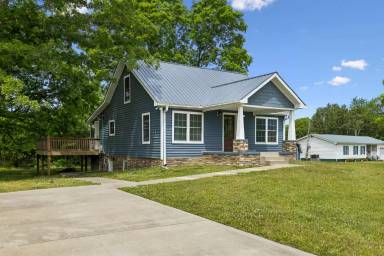 Main picture of 3125 Highway 49 E