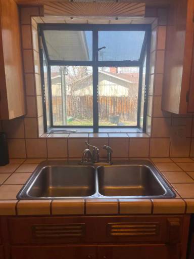 Main picture of 665 Rosewood Dr