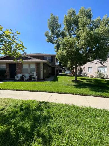 Main picture of 1076 W Calle del Sol