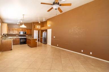 Main picture of 15230 S 42nd St