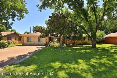 Main picture of 2201 Crescent Dr