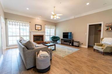 Main picture of 227 Ridgefield Dr