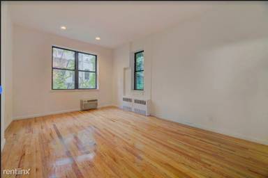 Main picture of 225 E 10th St
