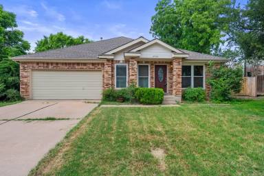 Main picture of 6700 Carisbrooke Ln