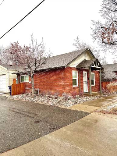 Main picture of 725 E Exposition Ave