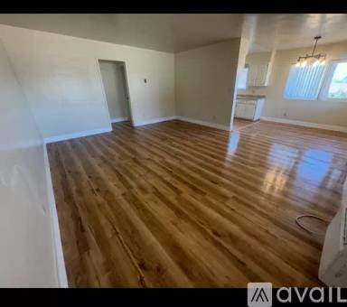 Main picture of 682 W Holt Ave