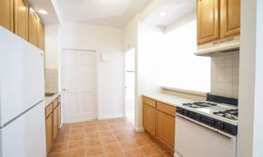 Main picture of 920 Riverside Dr