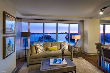 Main picture of 100 Pier 4