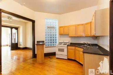 Main picture of 1813 N Milwaukee Ave