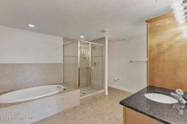 Main picture of 1211 E New Haven Ave