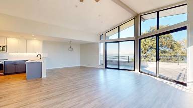 Main picture of 2758 Alki Ave SW