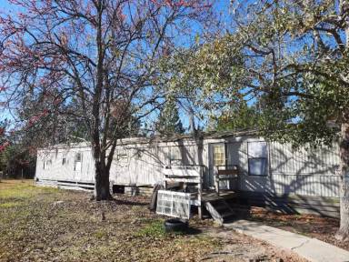 Main picture of 140 Devereaux Rd