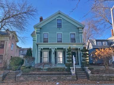 Main picture of 12 Crown St