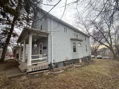 Main picture of 2756 Wellington St