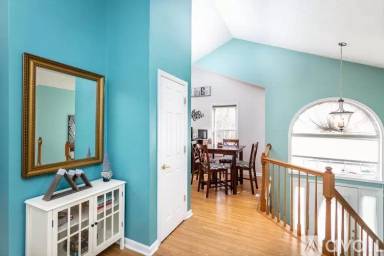 Main picture of 2673 Hawksbill Rd