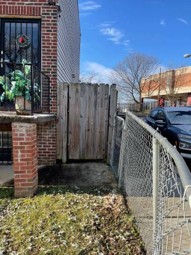 Main picture of 5401 James Pl NE