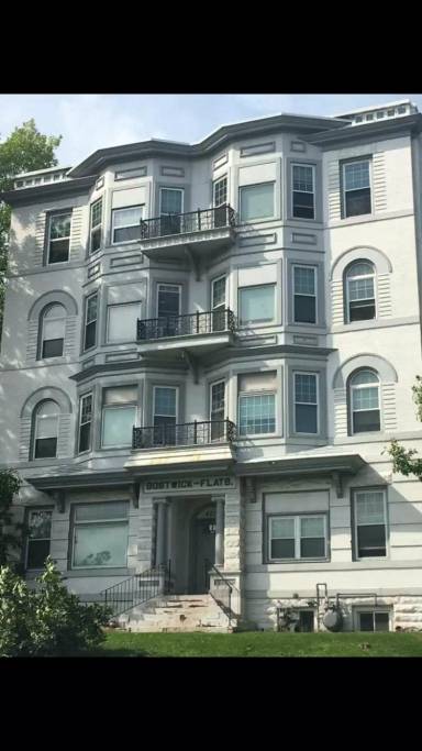 Main picture of 421 W 3rd St
