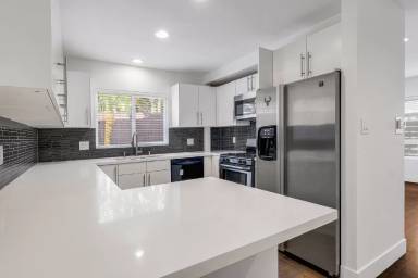 Main picture of 1055 S Bedford St