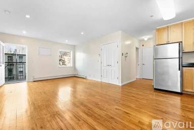 Main picture of 567 Warren St