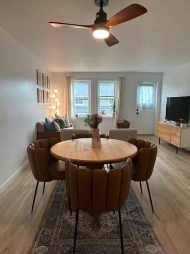 Main picture of 5098 Main St