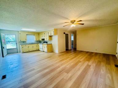 Main picture of 417 W Buckoak St