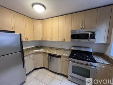 Main picture of W 48th St