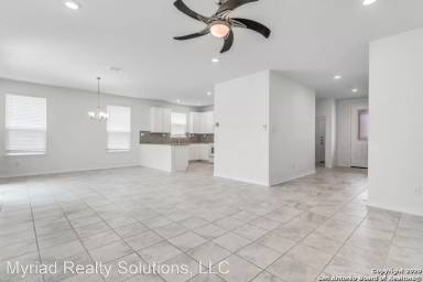 Main picture of 3106 Mission Bell